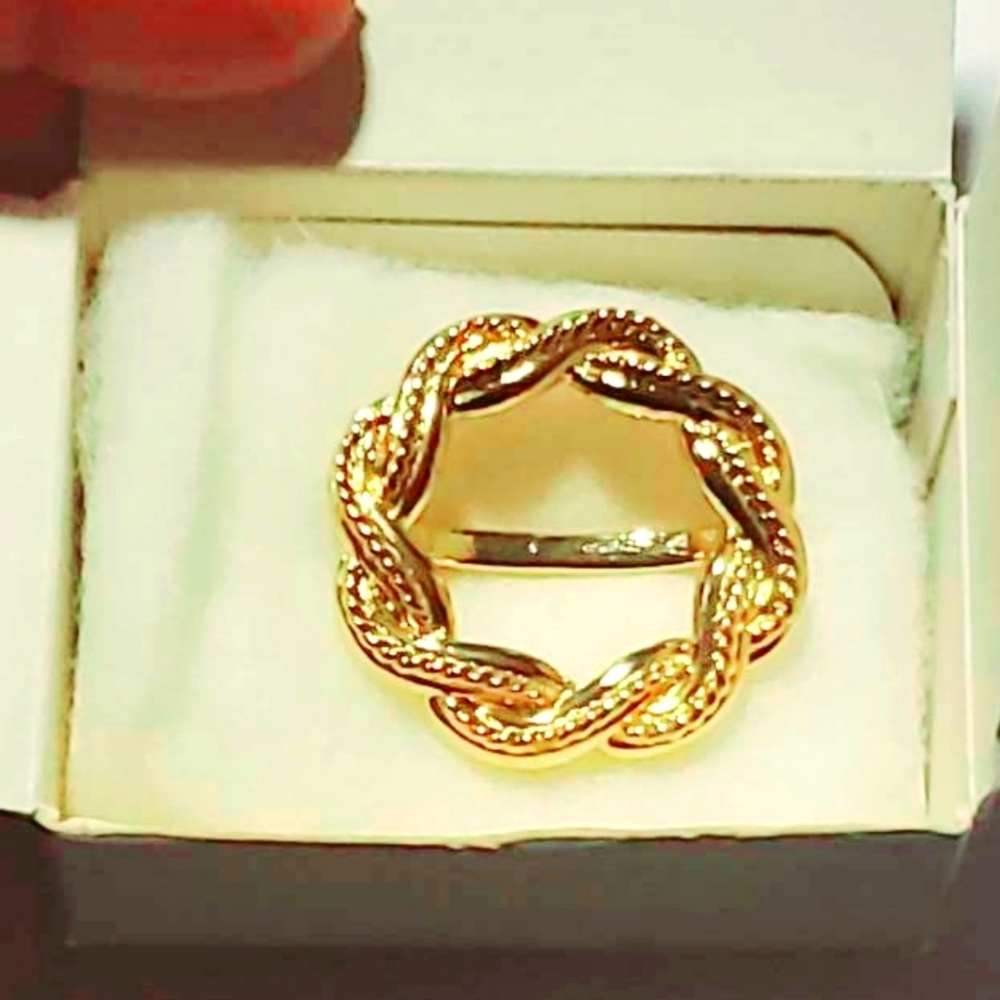 Vintage NOS Avon 1988 'Golden Twist Scarf Ring'